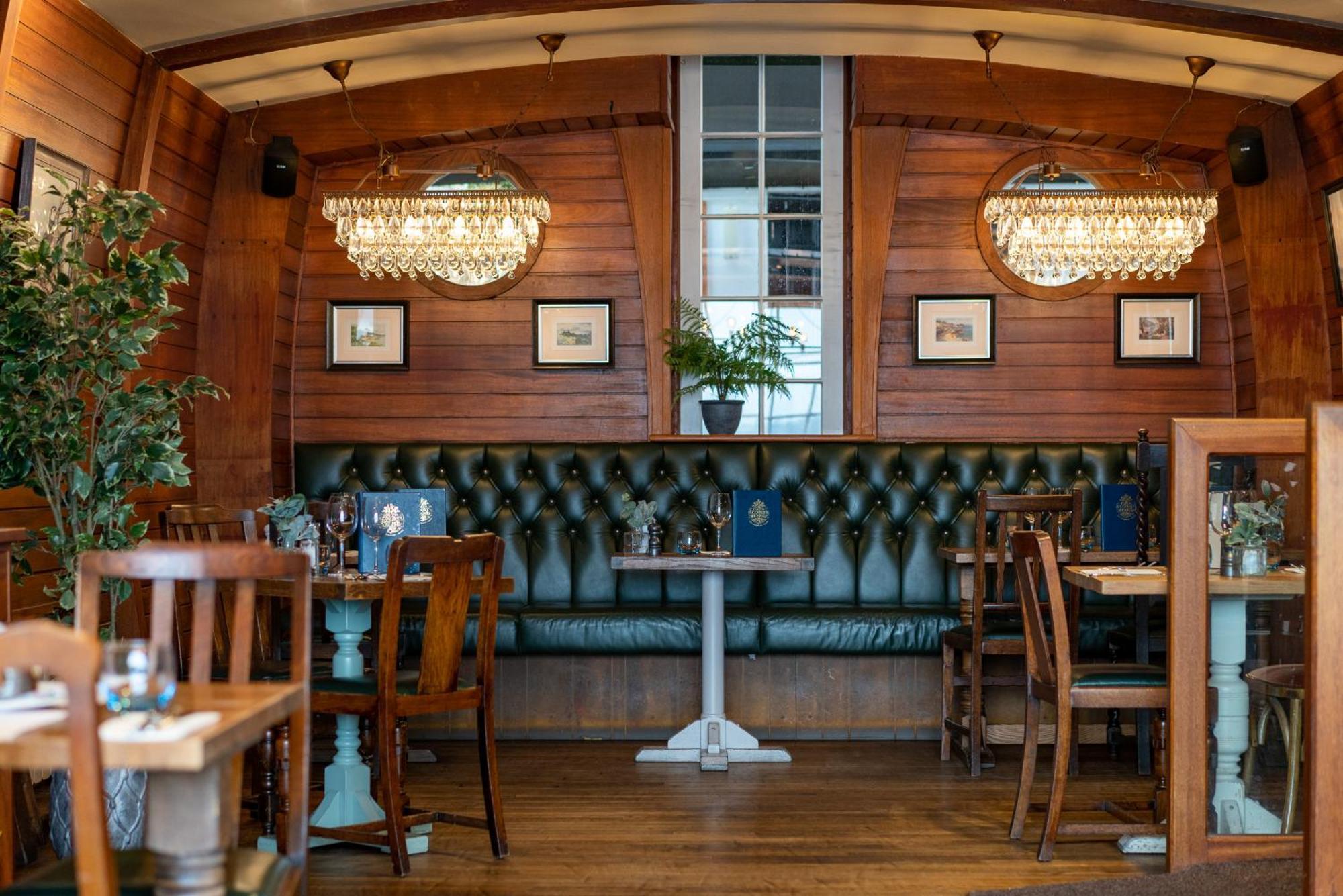 Old Court House Inn St Aubin Εξωτερικό φωτογραφία